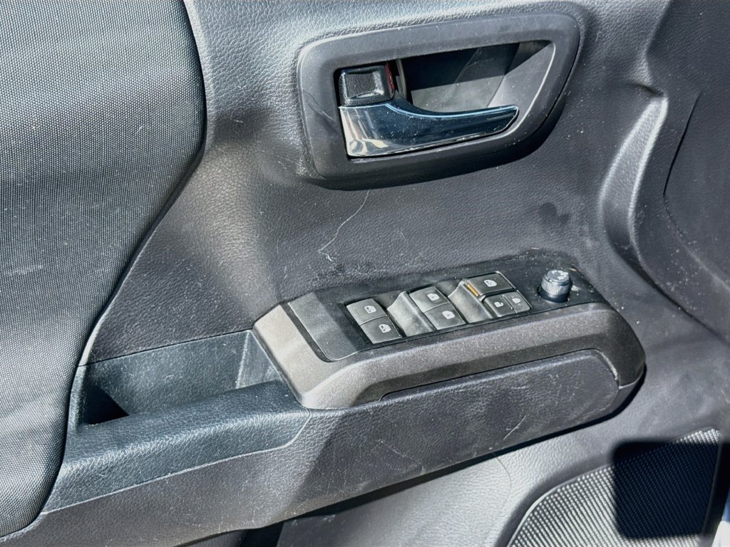 Used 2021 Toyota Tacoma TRD Off-Road AWD/4WD image 18
