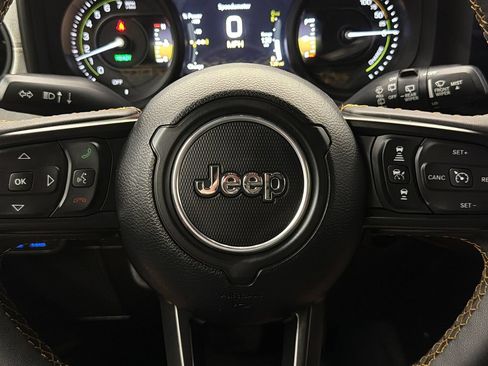 Used 2024 Jeep Wrangler Unlimited AWD/4WD image 28