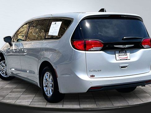 Used 2026 Chrysler Voyager LX FWD image 2