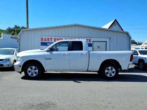 Used 2018 RAM 1500 Classic SLT AWD/4WD image 2