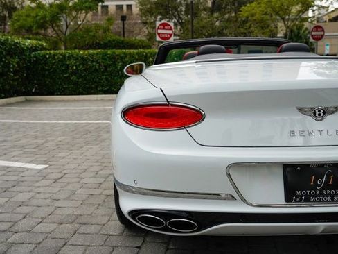 Used 2024 Bentley Continental GT V8 image 24