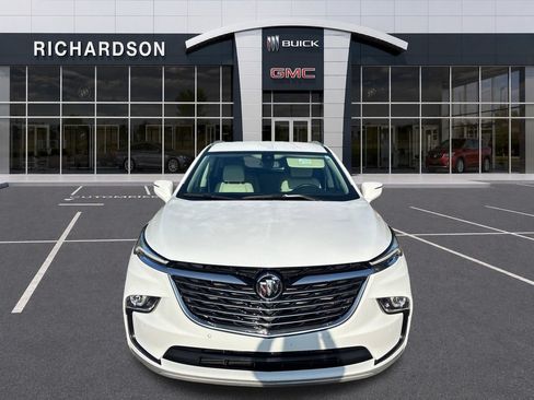 Used 2024 Buick Enclave Essence AWD/4WD image 9