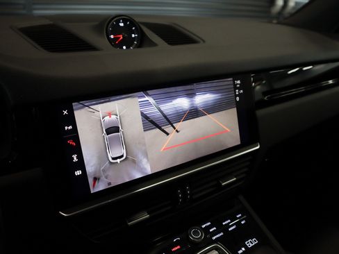 Certified 2023 Porsche Cayenne Platinum Edition AWD/4WD image 18