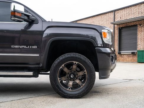 Used 2015 GMC Sierra 2500 Denali w/ Duramax Plus Package AWD/4WD image 13