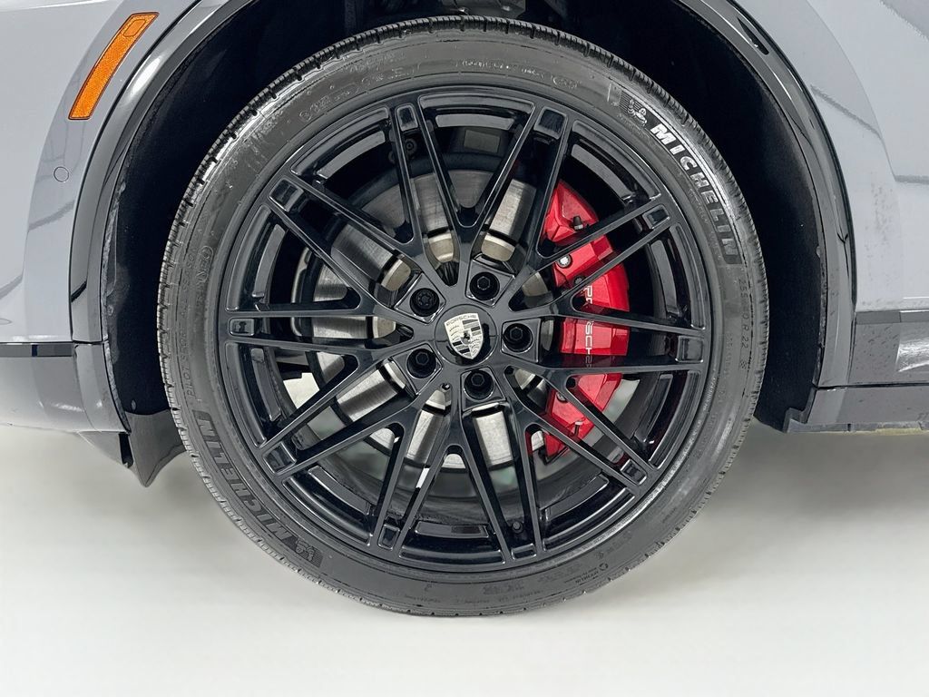Certified 2025 Porsche Macan Turbo Electric AWD/4WD image 11