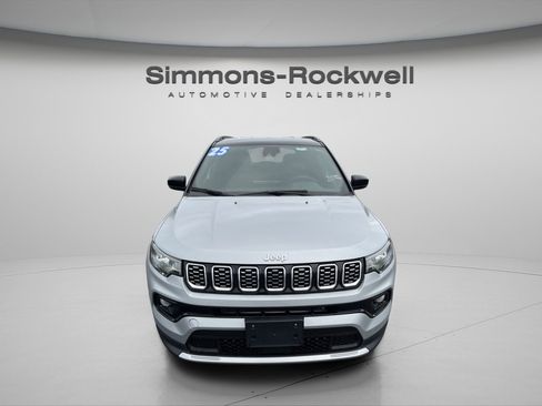 Used 2025 Jeep Compass Limited AWD/4WD image 2