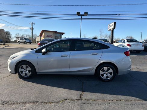 Used 2018 Chevrolet Cruze LS image 2
