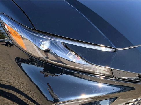 Used 2025 Toyota Camry SE image 28