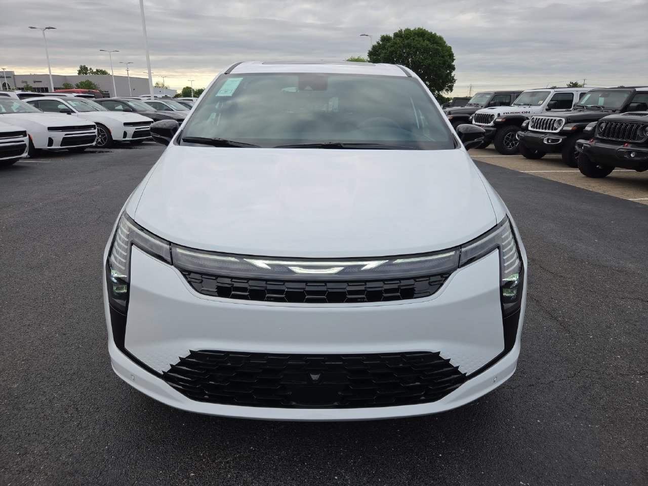 New 2027 Chrysler Pacifica Select w/ Family Tech Group AWD/4WD image 2
