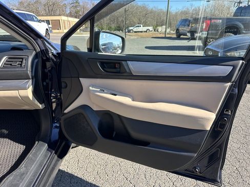 Used 2018 Subaru Outback 2.5i image 16