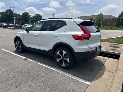 Used 2024 Volvo XC40 B5 Plus w/ Protection Package Premier AWD/4WD image 3
