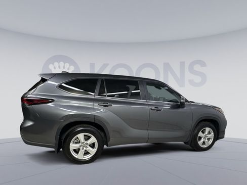 Used 2025 Toyota Highlander LE AWD/4WD image 21