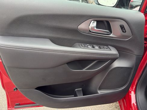 New 2026 Chrysler Pacifica Select FWD image 12
