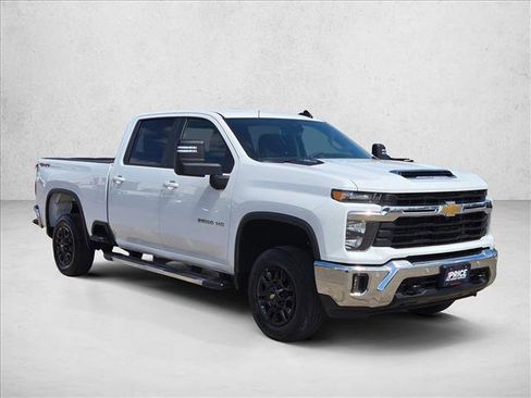 Certified 2025 Chevrolet Silverado 2500 LT w/ Safety Package AWD/4WD image 3