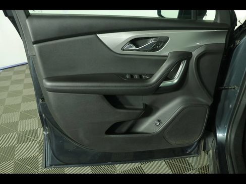 Used 2019 Chevrolet Blazer LT FWD image 15