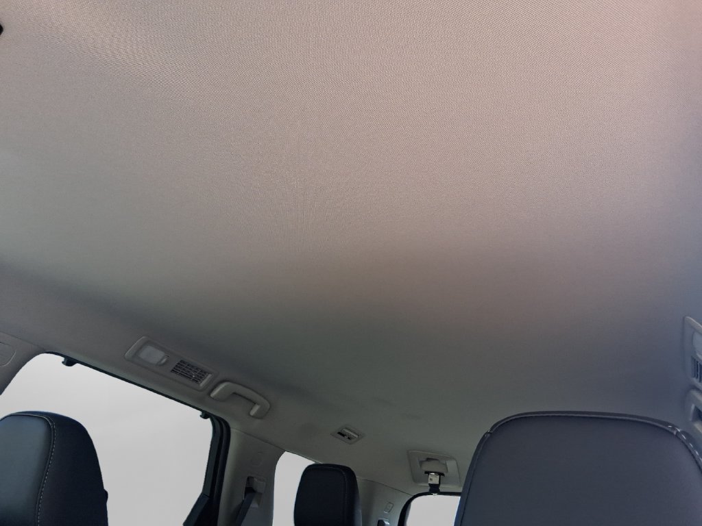 Used 2025 Nissan Pathfinder SL FWD image 23