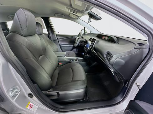 Used 2022 Toyota Prius LE image 30