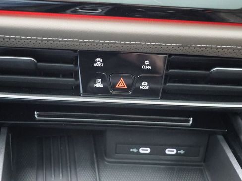 Used 2025 Volkswagen Atlas SEL image 27