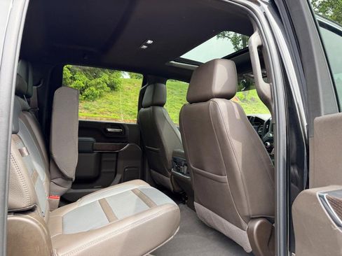 Used 2022 GMC Sierra 2500 Denali w/ Denali Black Diamond Edition AWD/4WD image 10