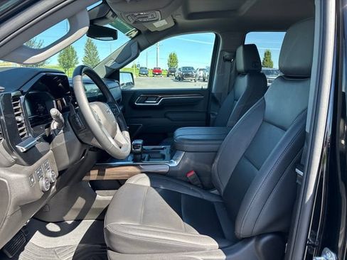 Certified 2025 Chevrolet Silverado 1500 RST AWD/4WD image 9
