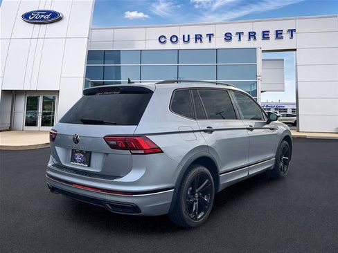 Used 2023 Volkswagen Tiguan SE R-Line FWD image 5