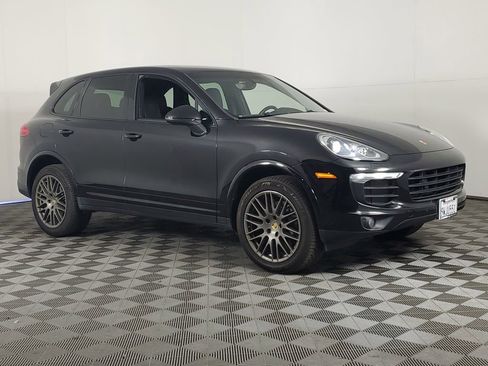 Used 2018 Porsche Cayenne Platinum Edition w/ Premium Package AWD/4WD image 2