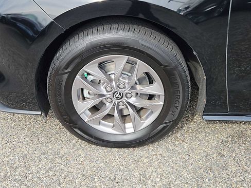 Used 2023 Toyota Sienna XLE w/ XLE Plus Package AWD/4WD image 7