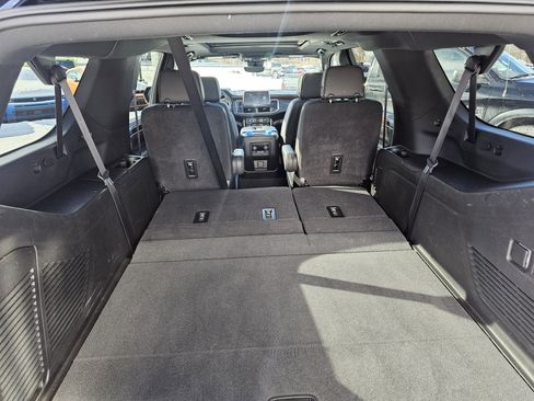 Used 2024 Chevrolet Suburban High Country image 6