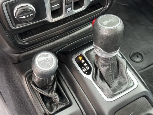 Used 2023 Jeep Wrangler Unlimited w/ Convenience Group AWD/4WD image 22