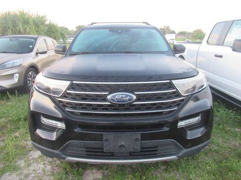 Used 2021 Ford Explorer XLT w/ Equipment Group 202A RWD image 2