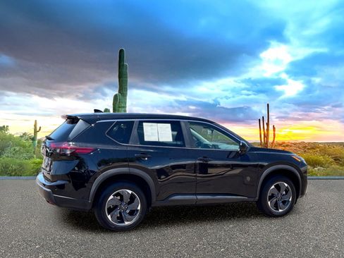Used 2025 Nissan Rogue SV FWD image 4