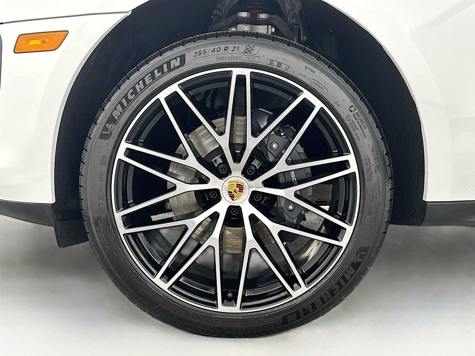 Certified 2026 Porsche Macan AWD/4WD image 32