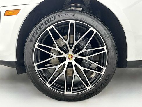 Certified 2026 Porsche Macan AWD/4WD image 32