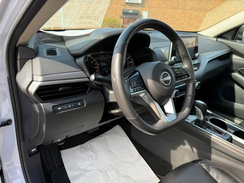 Used 2025 Nissan Altima 2.5 SR FWD image 12