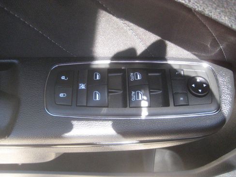 Used 2021 Dodge Charger SXT w/ Blacktop Package AWD/4WD image 16