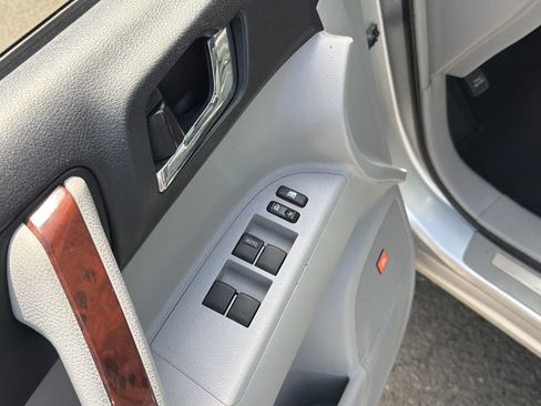 Used 2013 Toyota Highlander Limited AWD/4WD image 13