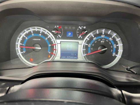 Used 2015 Toyota 4Runner SR5 AWD/4WD image 28