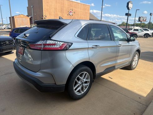 Used 2022 Ford Edge SEL AWD/4WD image 3
