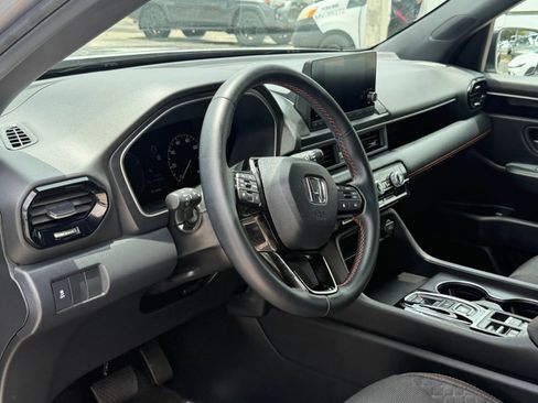 Used 2025 Honda Pilot Sport image 12