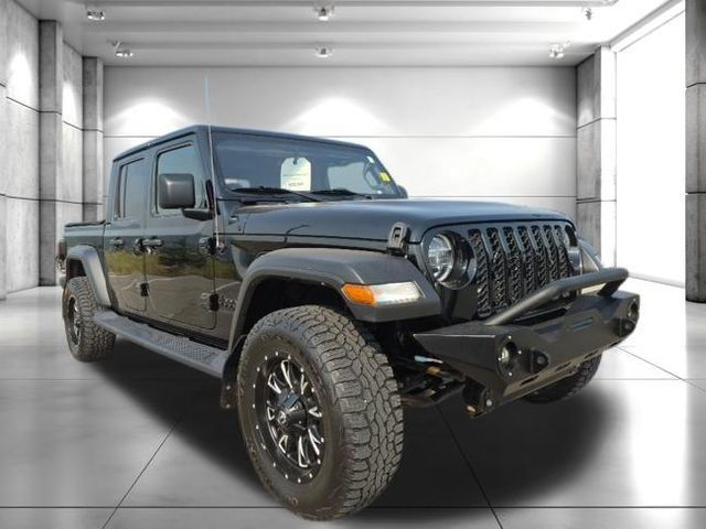 Used 2020 Jeep Gladiator Sport w/ Technology Group AWD/4WD image 4