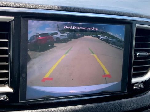 Used 2024 Chrysler Pacifica Touring-L FWD image 28