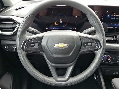Used 2024 Chevrolet TrailBlazer LT AWD/4WD image 19