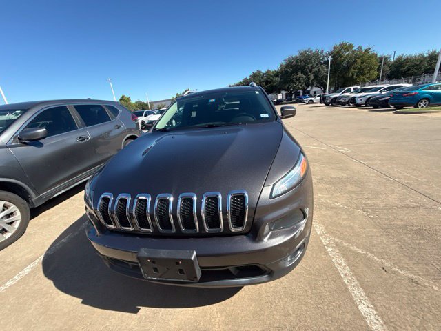 Used 2015 Jeep Cherokee Latitude AWD/4WD image 2