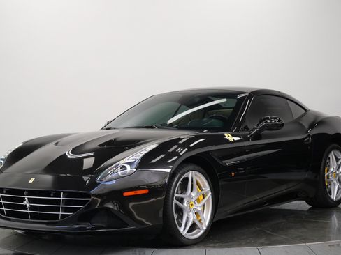 Used 2015 Ferrari California T RWD image 5