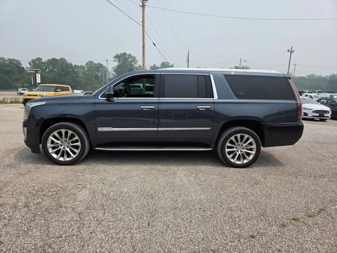 Used 2019 Cadillac Escalade ESV Luxury AWD/4WD image 1