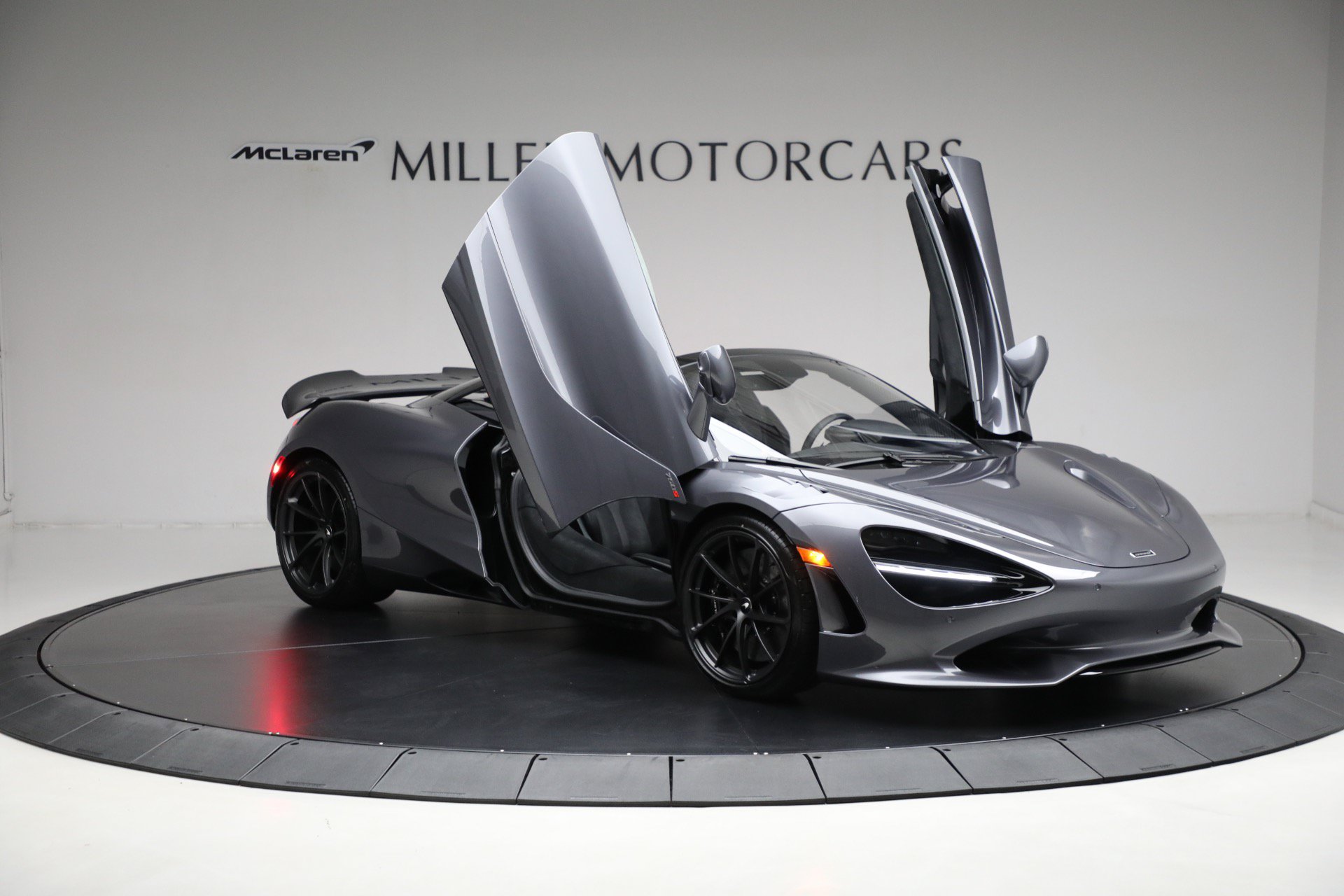 Used 2024 McLaren 750S Spider RWD image 23