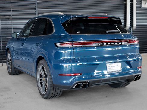 Used 2024 Porsche Cayenne Turbo AWD/4WD image 3