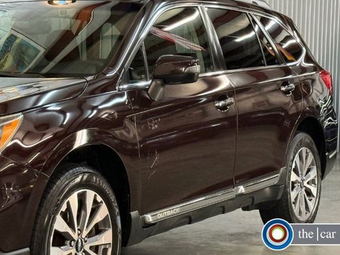 Used 2017 Subaru Outback 3.6R Touring AWD/4WD image 2