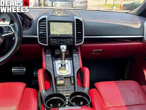 Used 2016 Porsche Cayenne S w/ Premium Plus Package AWD/4WD image 17