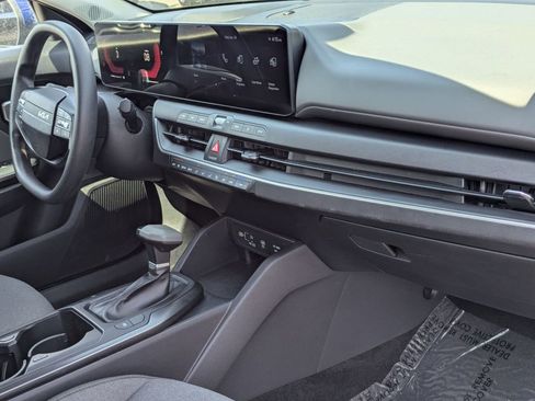 Used 2025 Kia K4 FWD image 31